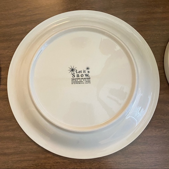 Tabletops Unlimited Set of 2 Winter Snow Couple & Let It Snow Plates 10.5” - Picture 5 of 5